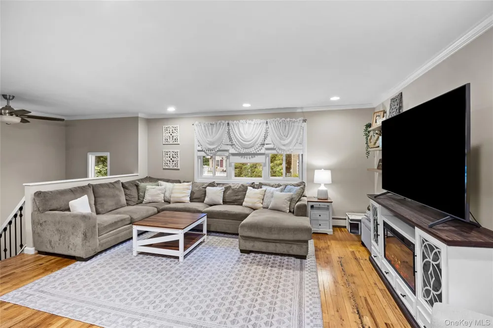 33 Manhasset Road Sound Beach, NY 11789