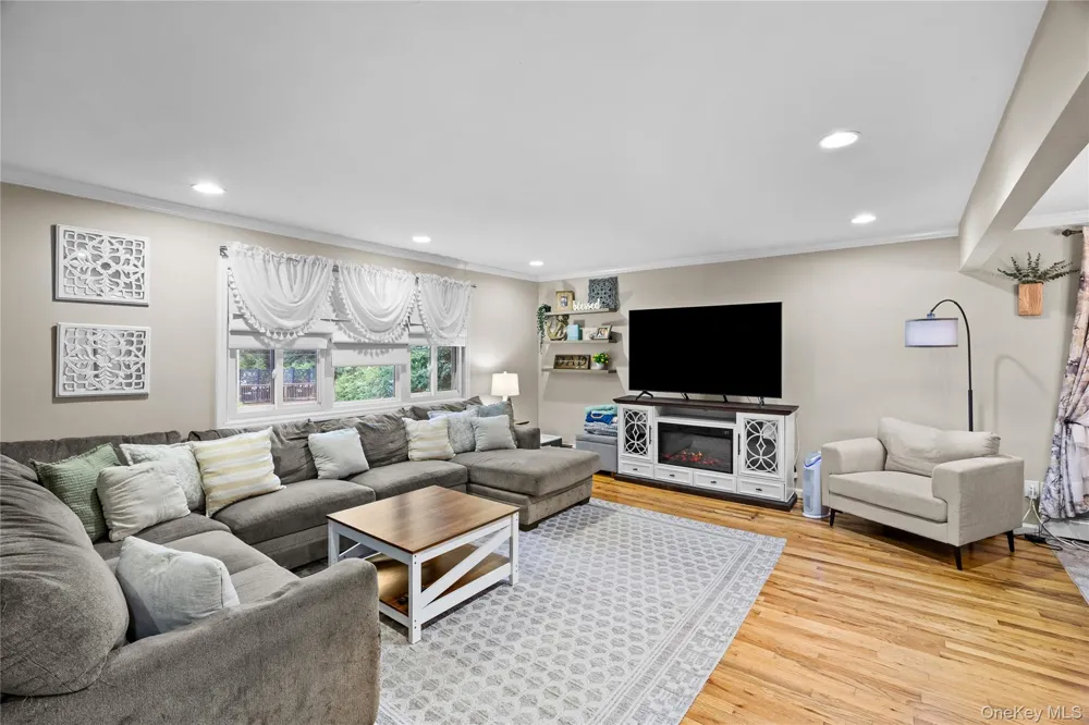 33 Manhasset Road Sound Beach, NY 11789