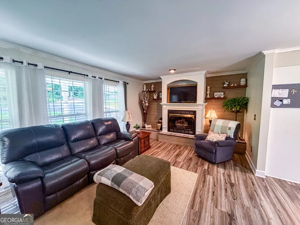 210 Greenwood LN Carrollton, GA 30117