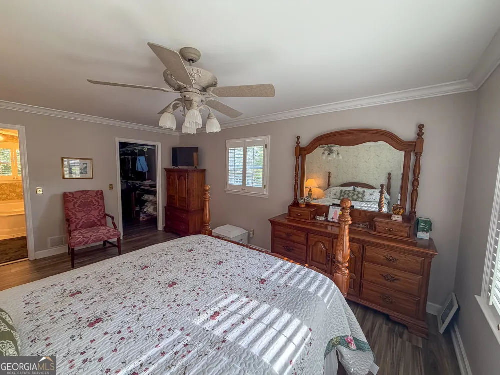 210 Greenwood LN Carrollton, GA 30117