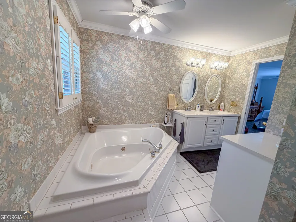 210 Greenwood LN Carrollton, GA 30117