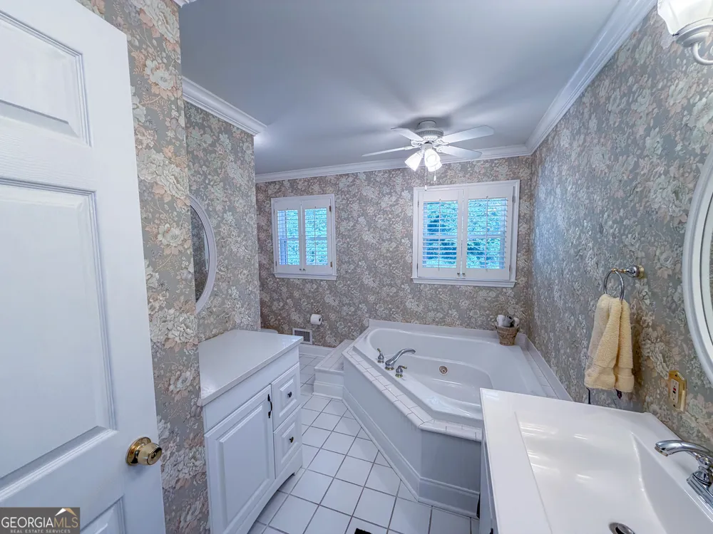 210 Greenwood LN Carrollton, GA 30117