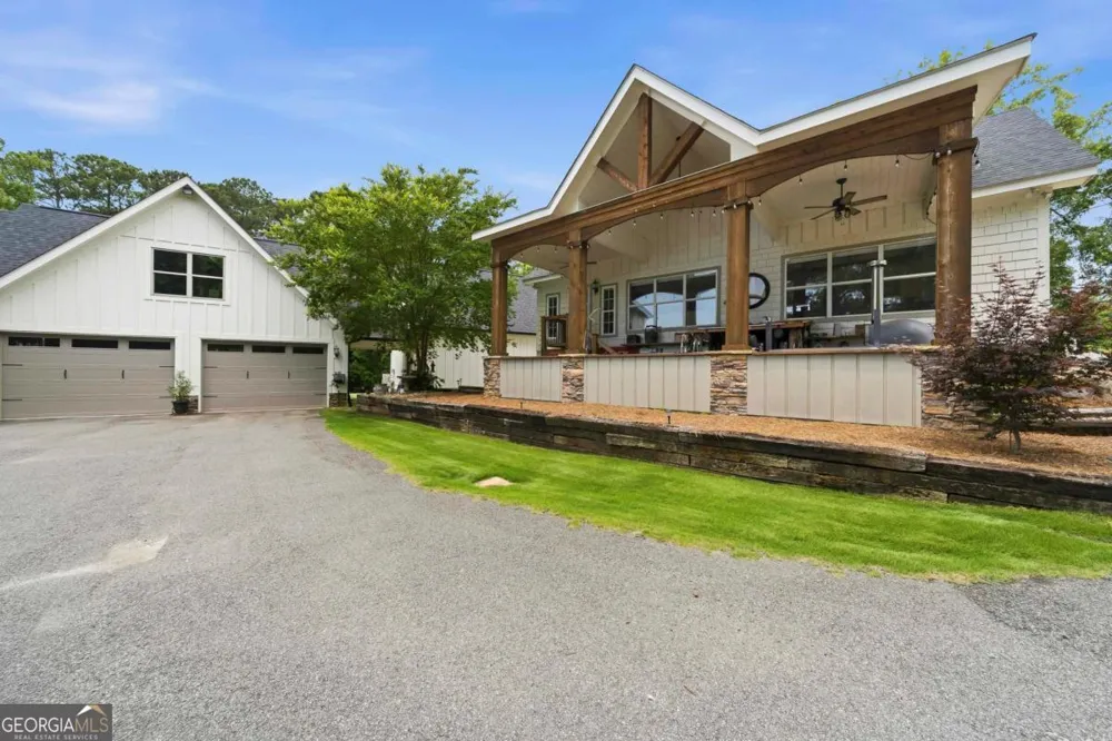 202 Sinclair RD Eatonton, GA 31024