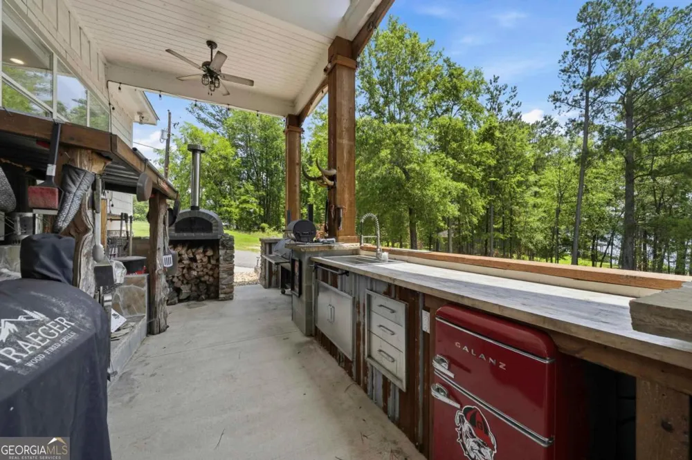 202 Sinclair RD Eatonton, GA 31024