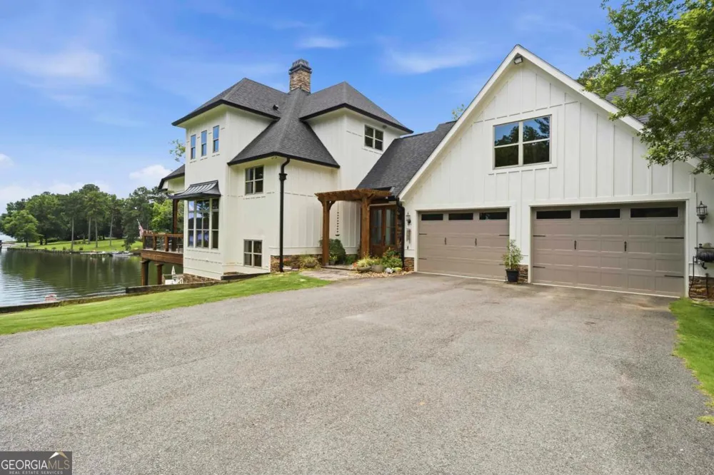 202 Sinclair RD Eatonton, GA 31024
