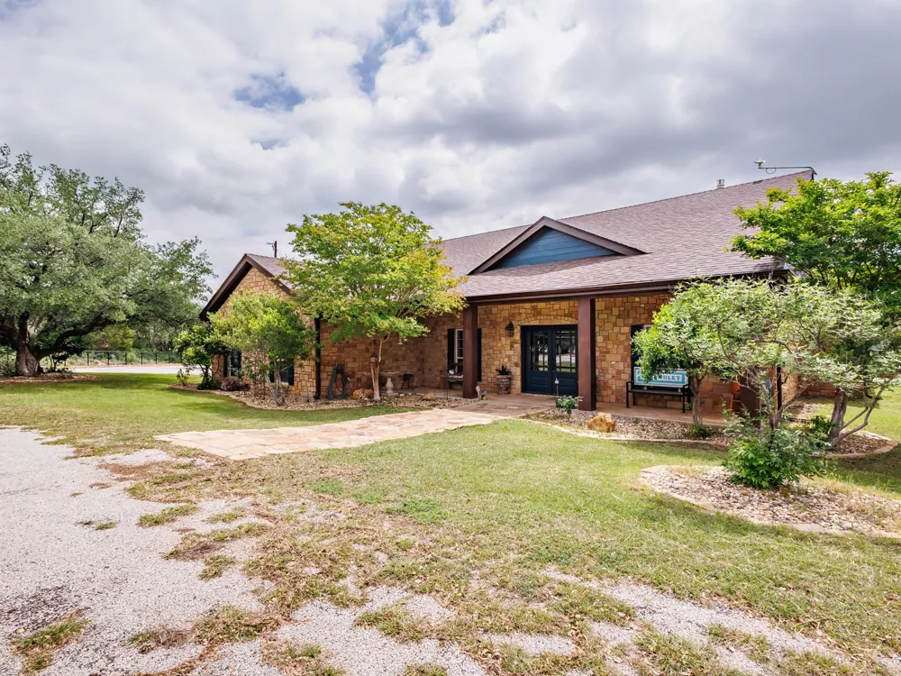 5615 County Road 153 Bangs, TX 76823