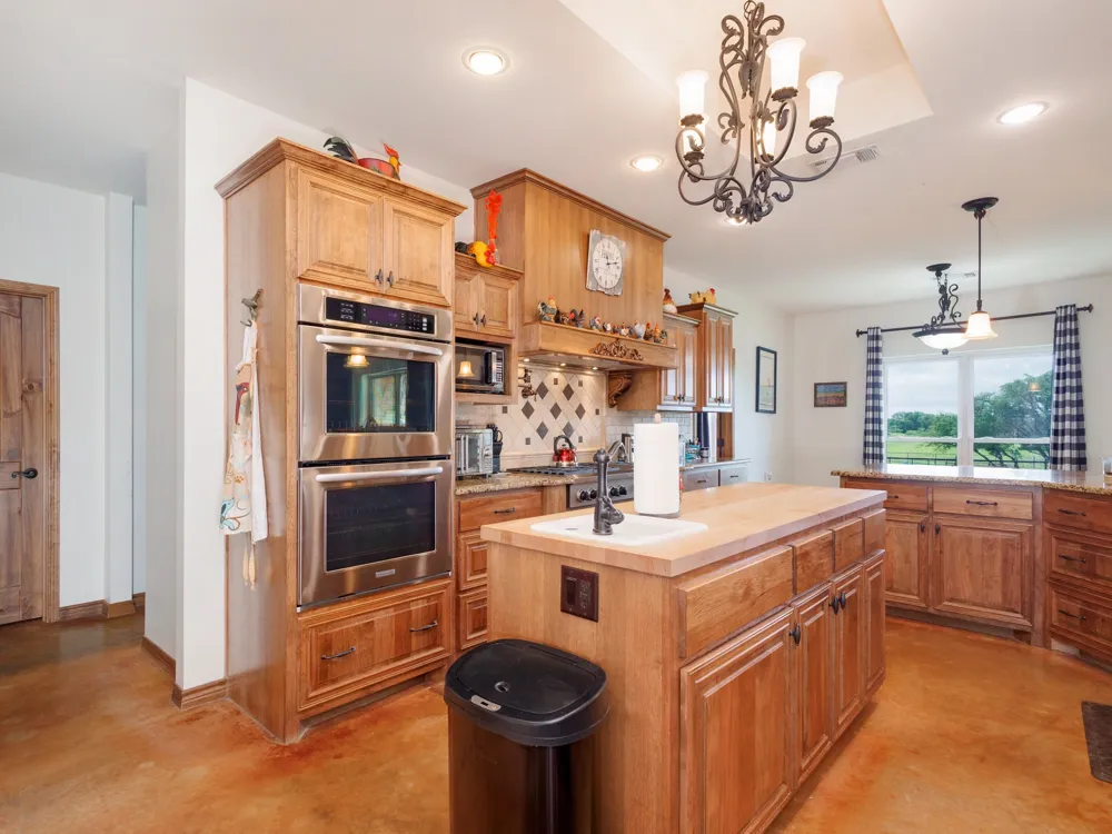 5615 County Road 153 Bangs, TX 76823