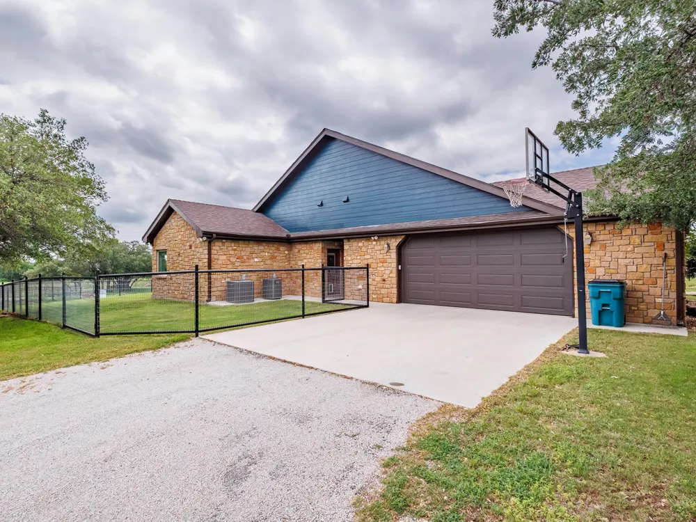 5615 County Road 153 Bangs, TX 76823