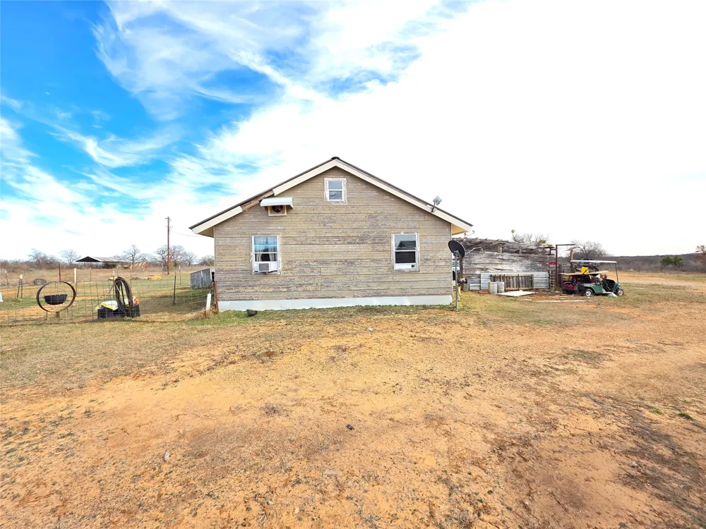 4451 FM585 Bangs, TX 76823