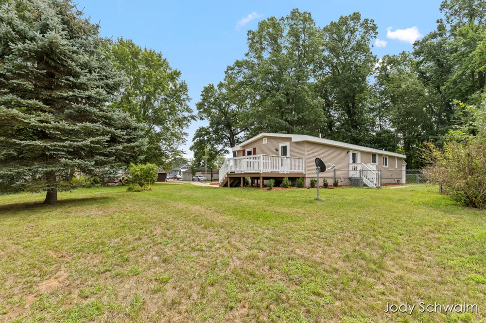 7129 Eldred Avenue NE Rockford, MI 49341