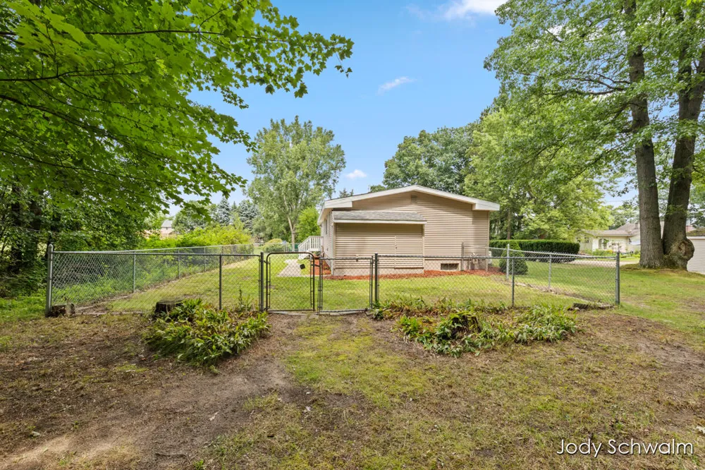 7129 Eldred Avenue NE Rockford, MI 49341