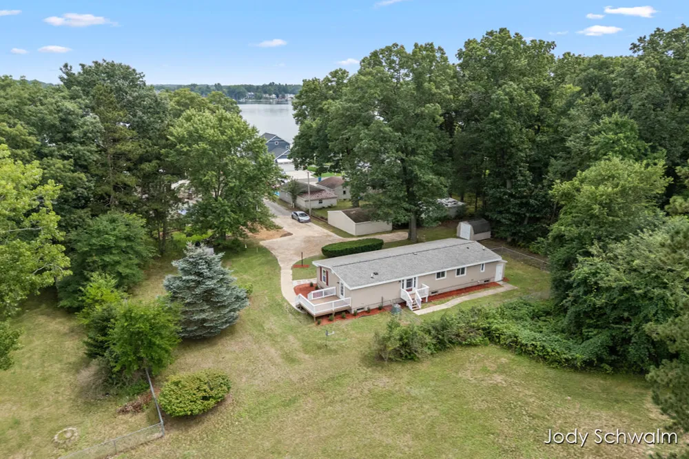 7129 Eldred Avenue NE Rockford, MI 49341