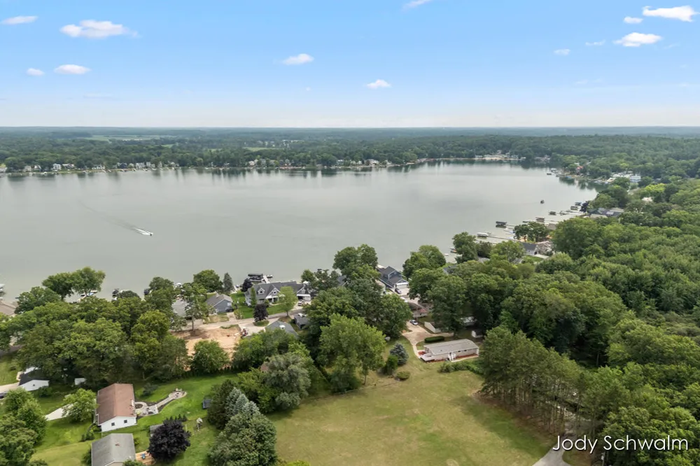 7129 Eldred Avenue NE Rockford, MI 49341