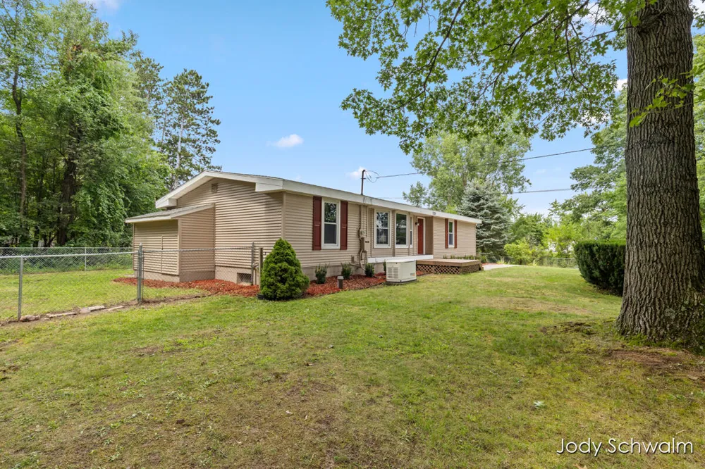 7129 Eldred Avenue NE Rockford, MI 49341