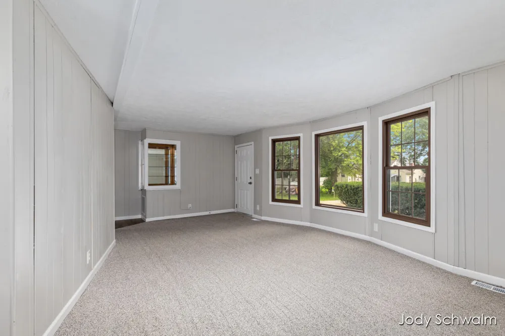 7129 Eldred Avenue NE Rockford, MI 49341