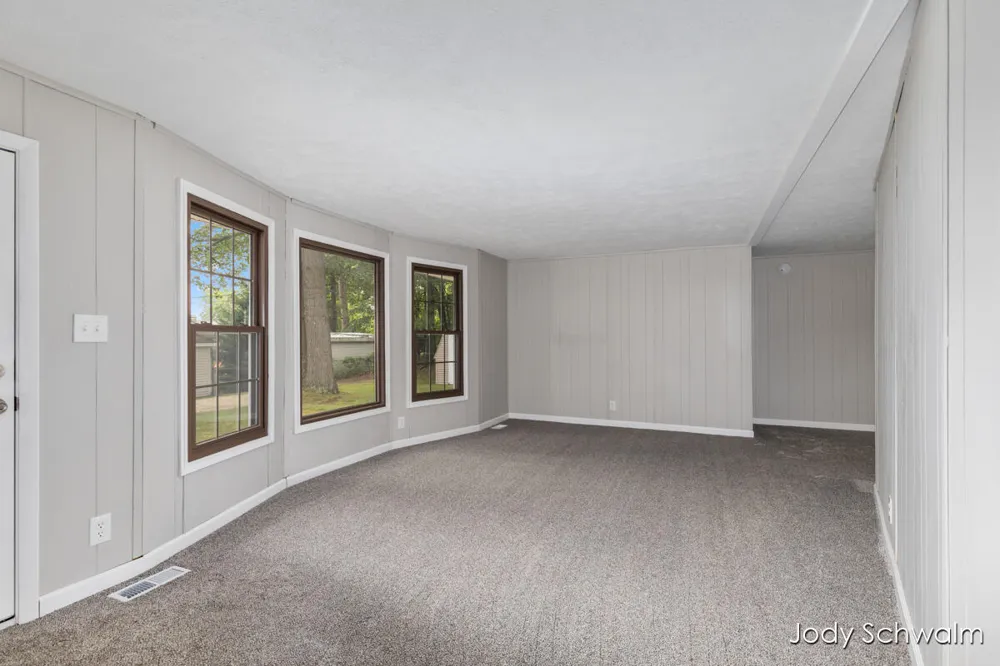 7129 Eldred Avenue NE Rockford, MI 49341