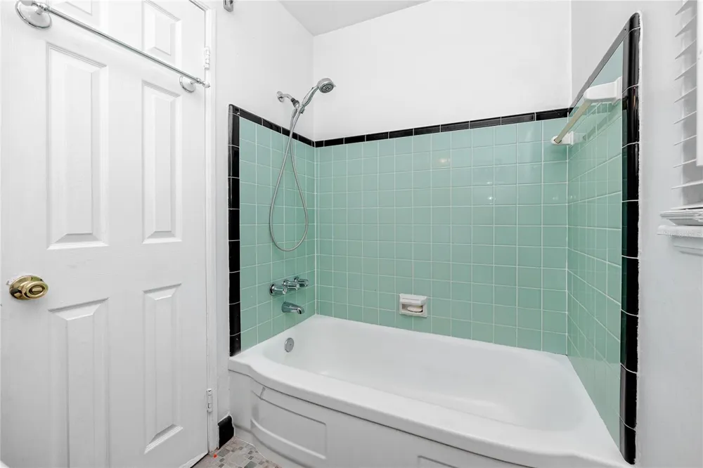 6210 4TH AVENUE S St Petersburg, FL 33707