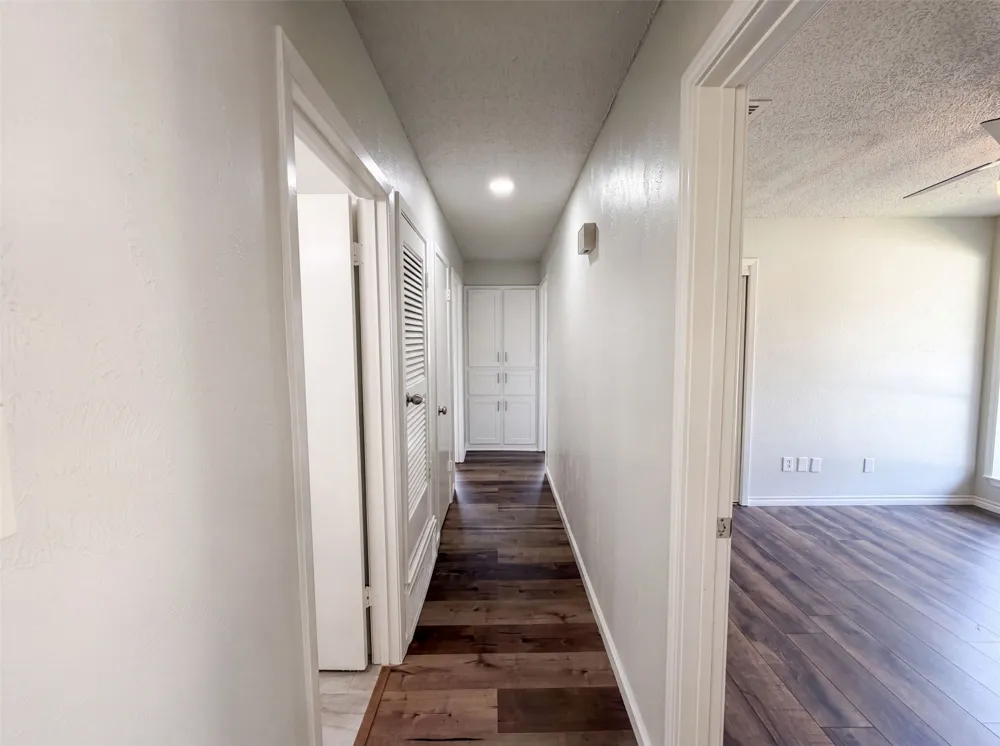 2136 Mountainview Drive Hurst, TX 76054