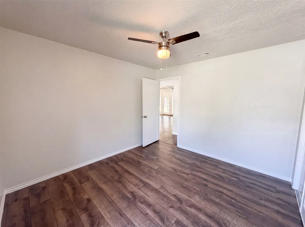 2136 Mountainview Drive Hurst, TX 76054