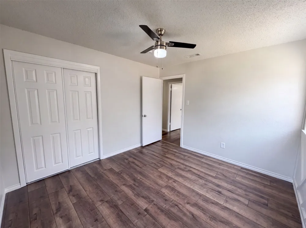 2136 Mountainview Drive Hurst, TX 76054