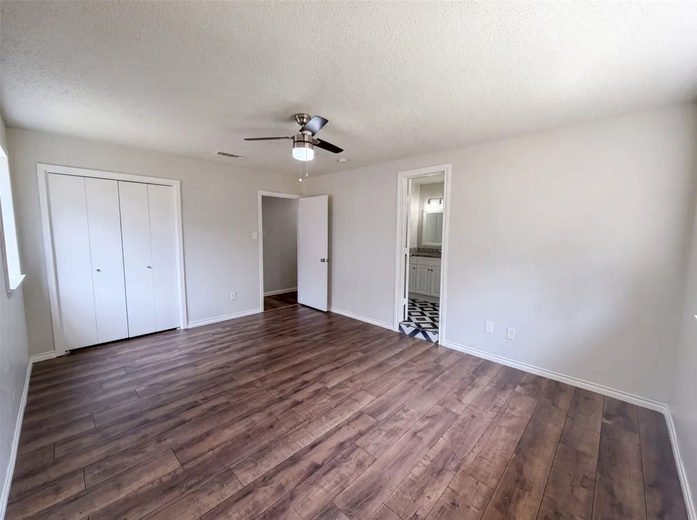 2136 Mountainview Drive Hurst, TX 76054