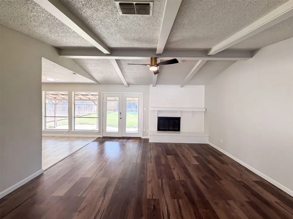 2136 Mountainview Drive Hurst, TX 76054