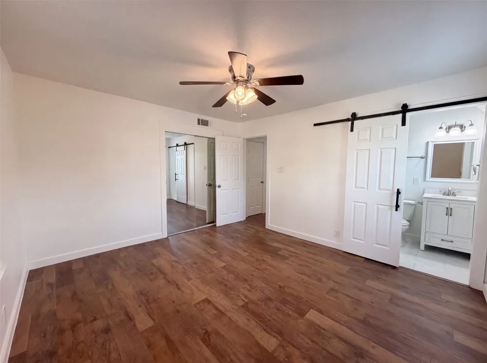 2136 Mountainview Drive Hurst, TX 76054