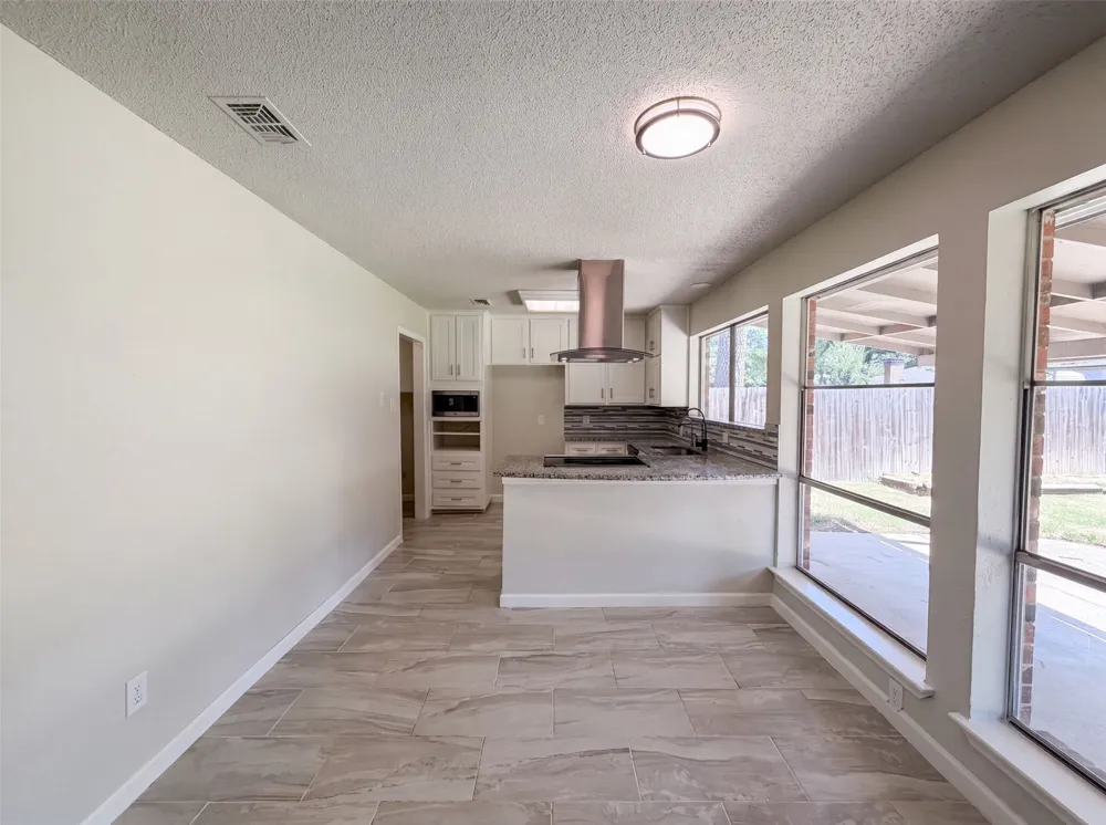 2136 Mountainview Drive Hurst, TX 76054
