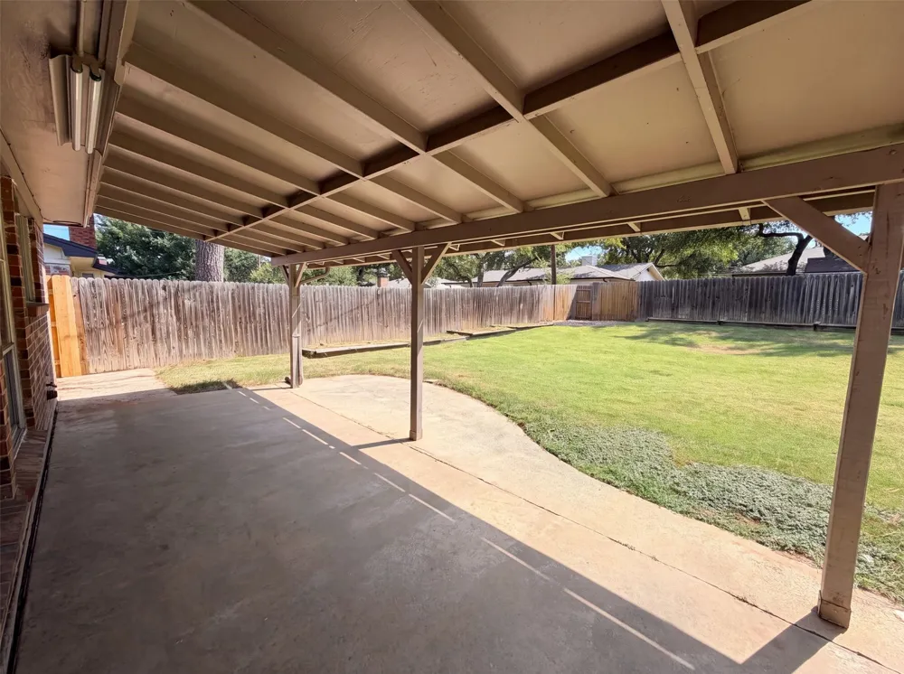 2136 Mountainview Drive Hurst, TX 76054