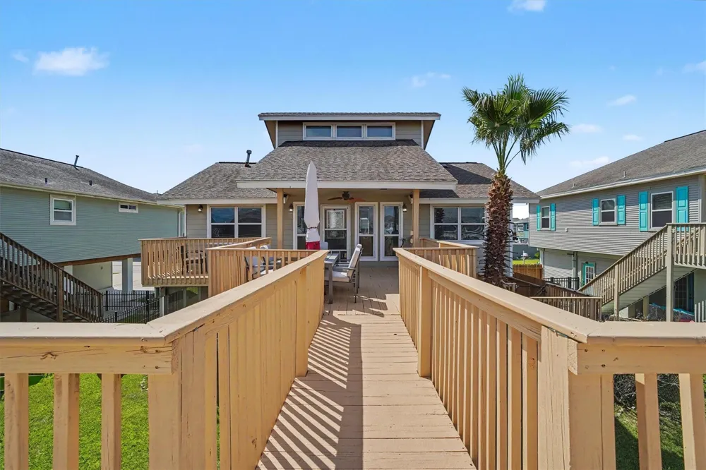 1016 Redfish Street Bayou Vista, TX 77563