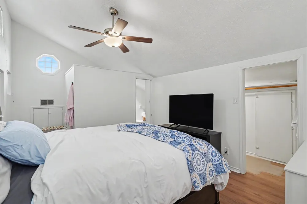 1016 Redfish Street Bayou Vista, TX 77563