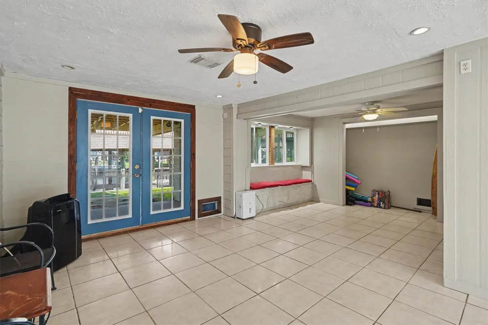 1016 Redfish Street Bayou Vista, TX 77563