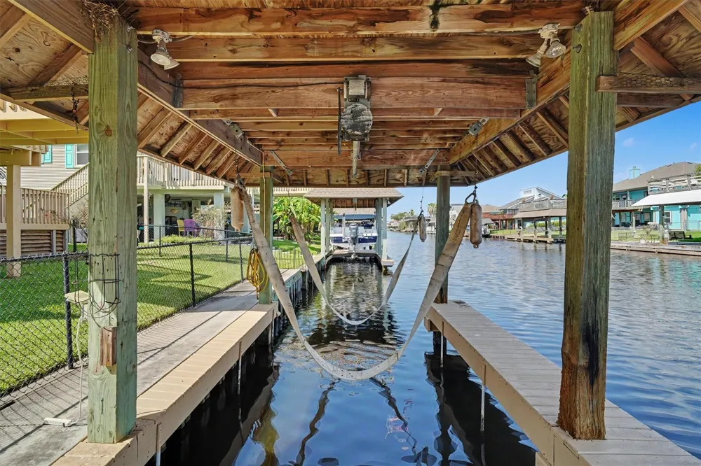 1016 Redfish Street Bayou Vista, TX 77563