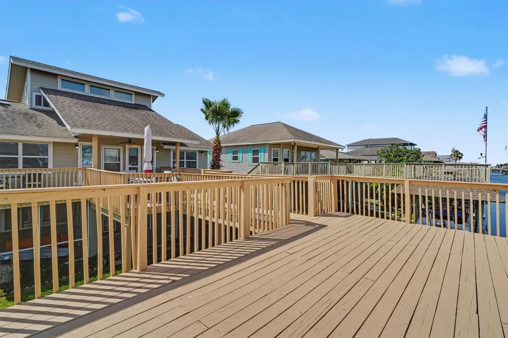 1016 Redfish Street Bayou Vista, TX 77563