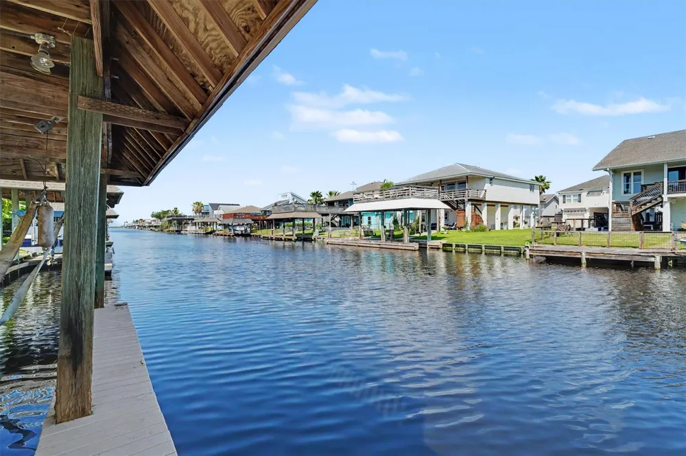 1016 Redfish Street Bayou Vista, TX 77563