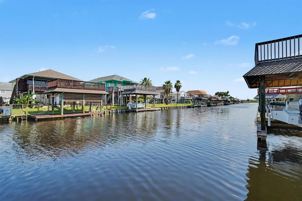 1016 Redfish Street Bayou Vista, TX 77563