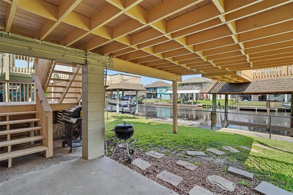1016 Redfish Street Bayou Vista, TX 77563