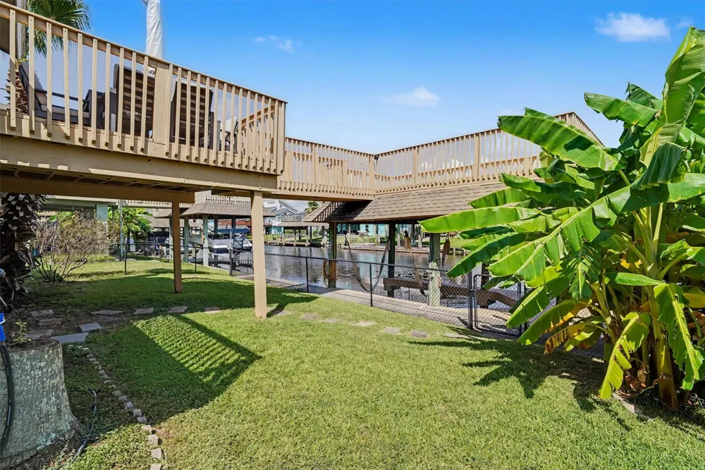 1016 Redfish Street Bayou Vista, TX 77563