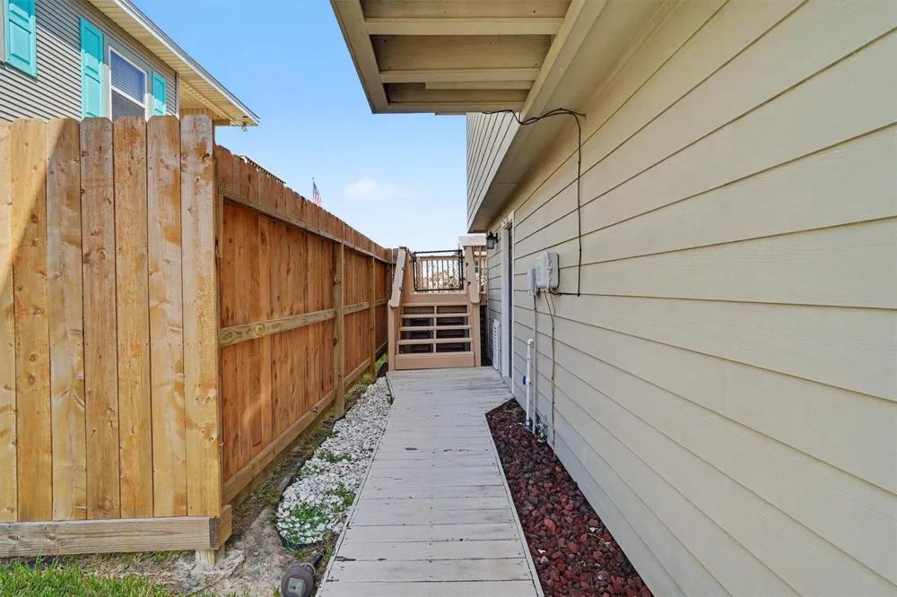 1016 Redfish Street Bayou Vista, TX 77563