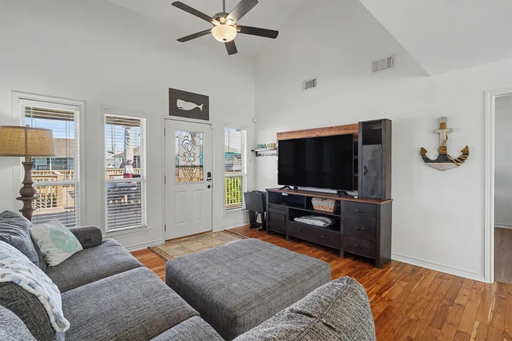 1016 Redfish Street Bayou Vista, TX 77563