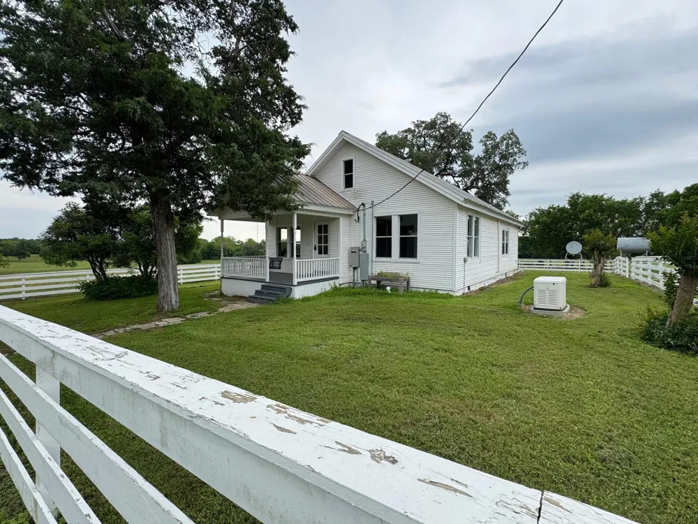 5006 Blaschke Road Road Schulenburg, TX 78956