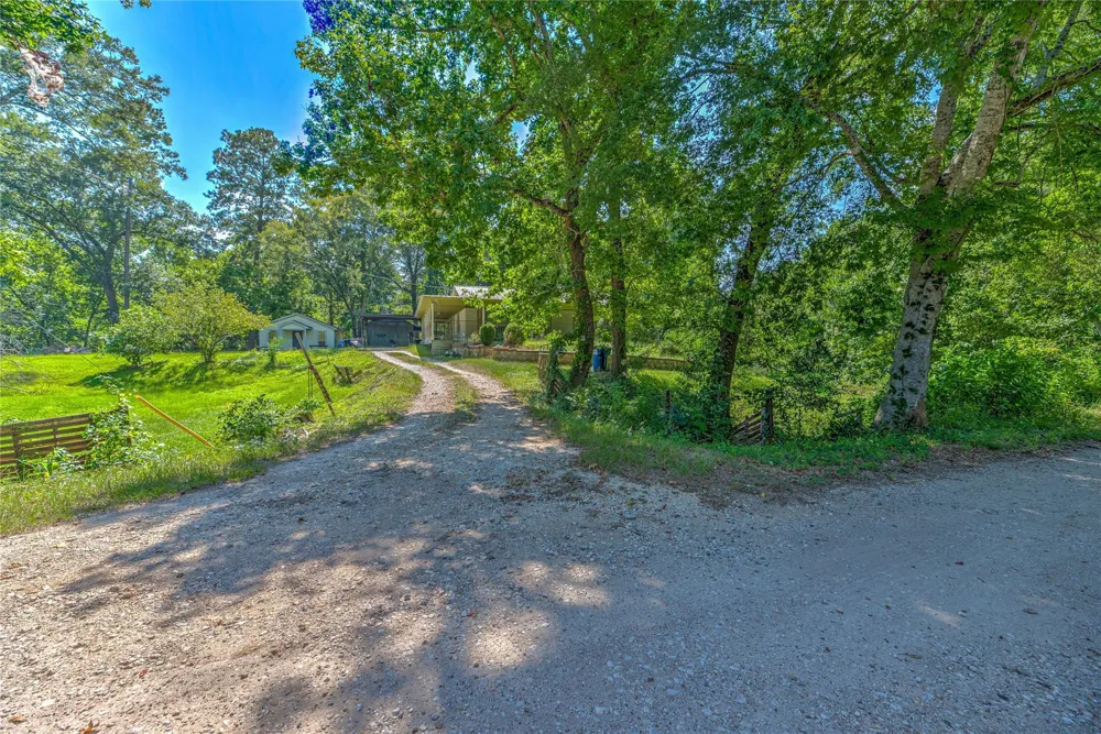 4618 Old Highway 35 S Goodrich, TX 77335