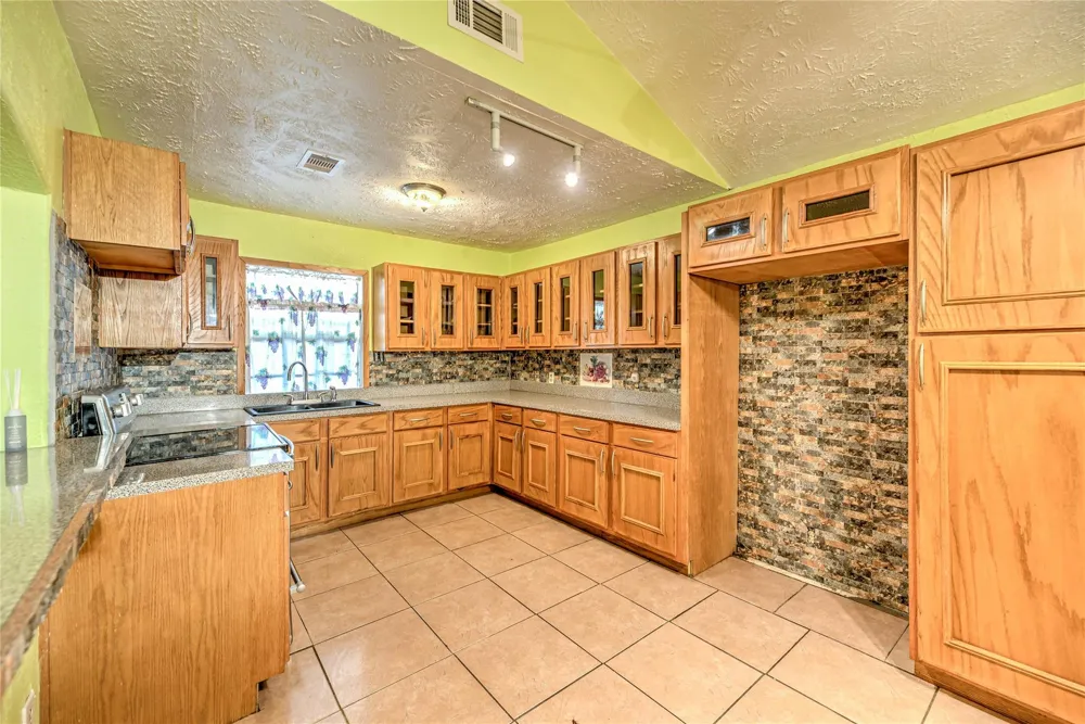 4618 Old Highway 35 S Goodrich, TX 77335