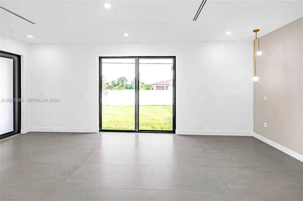 2700 2700 SW Ember Ter Cape Coral, FL 33991