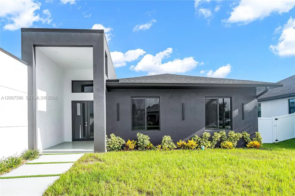2700 2700 SW Ember Ter Cape Coral, FL 33991
