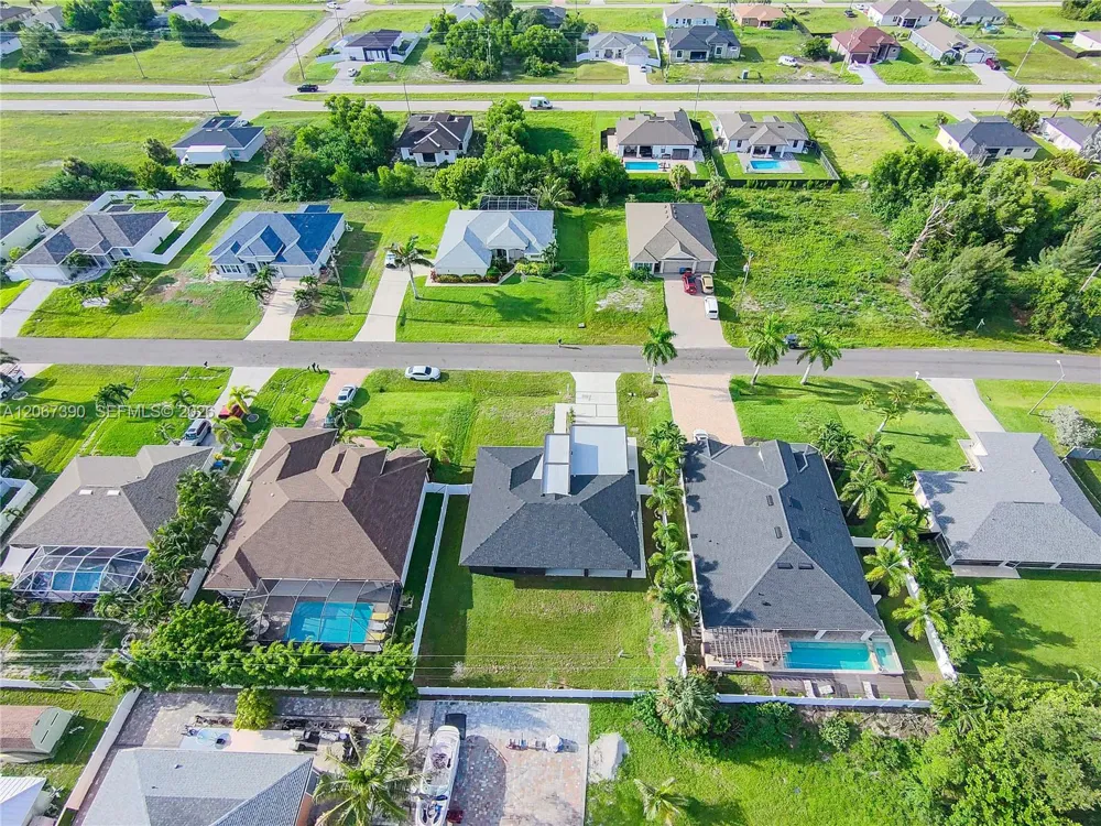 2700 2700 SW Ember Ter Cape Coral, FL 33991