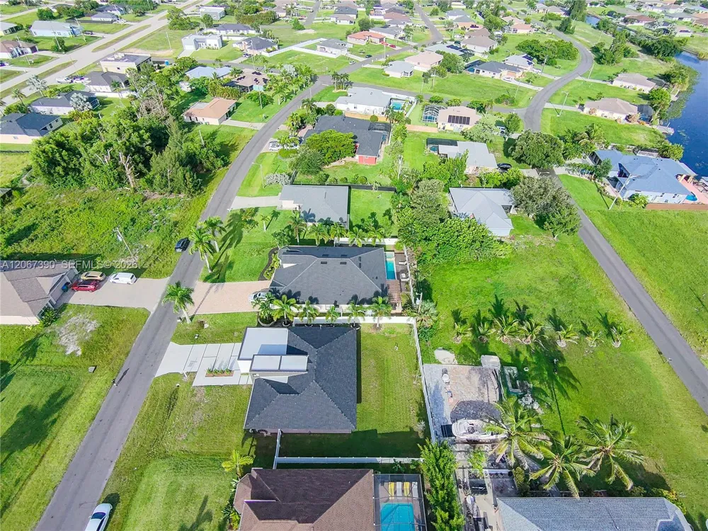 2700 2700 SW Ember Ter Cape Coral, FL 33991