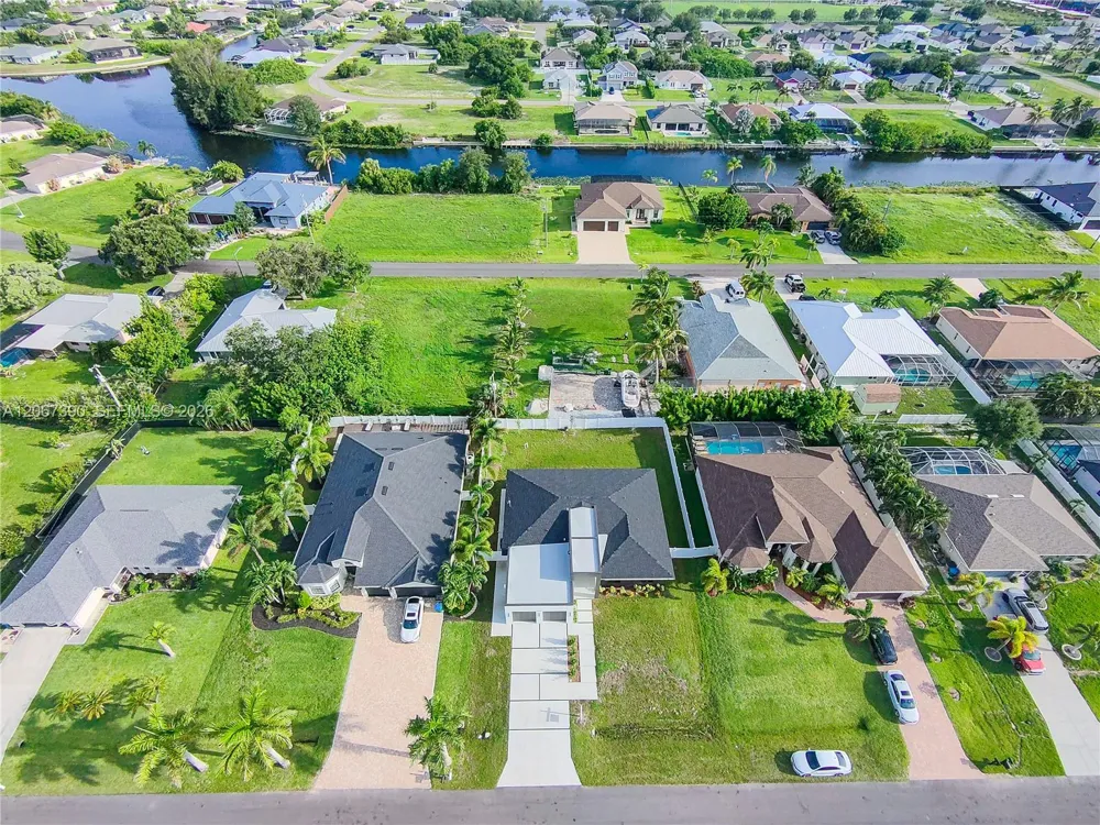 2700 2700 SW Ember Ter Cape Coral, FL 33991