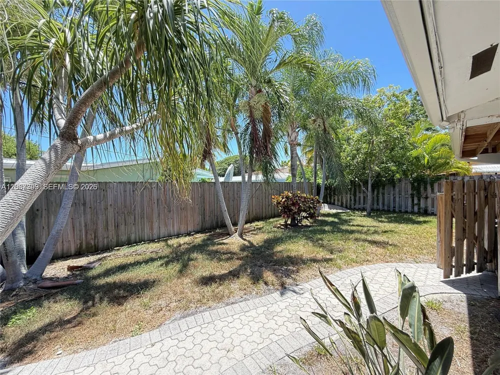 2220 NE 36th St ##1 Lighthouse Point, FL 33064