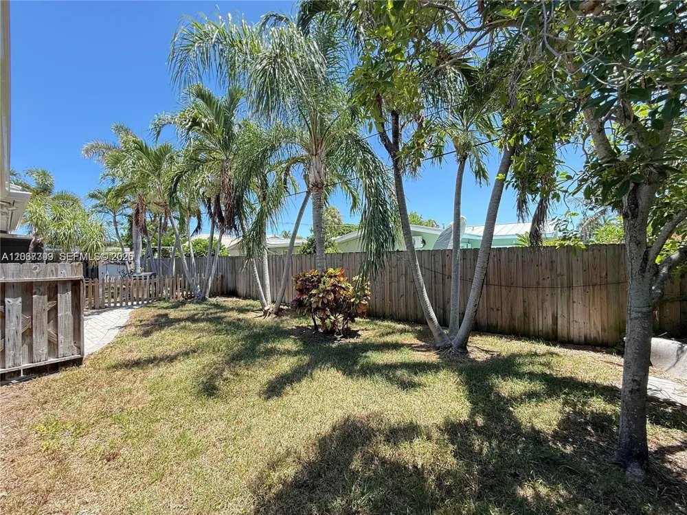 2220 NE 36th St ##1 Lighthouse Point, FL 33064